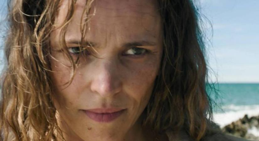 Erős filmmel indul az év: a Segítség! egy feszült túlélődráma fekete humorral