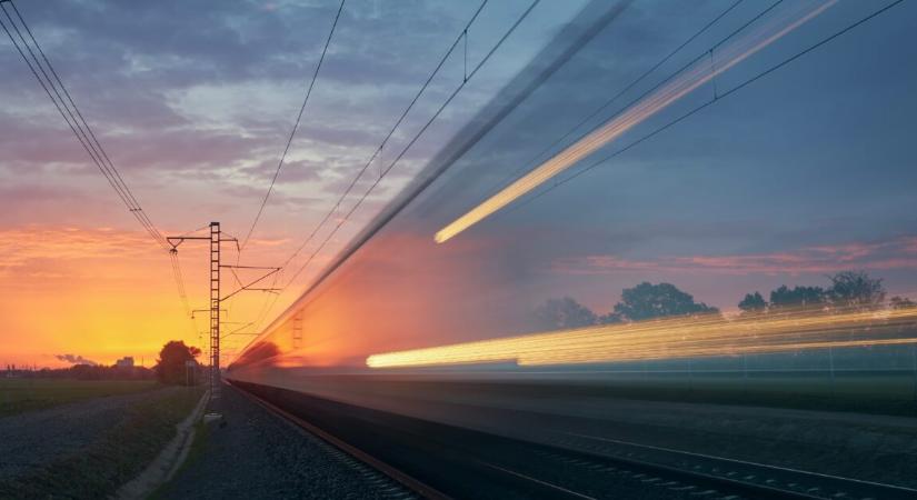 Bejelentést tett a Katasztrófavédelem – vonatbaleset történt Nagytéténynél