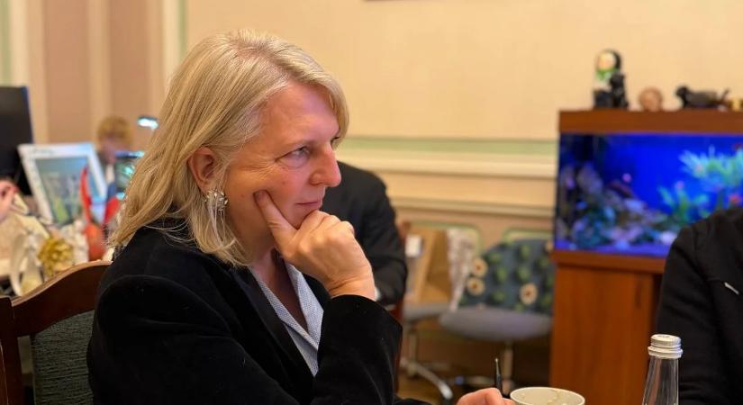 Ausztria meg akarja fosztani állampolgárságától a volt külügyminisztert, miután Putyinnal táncolt, majd Oroszországba költözött