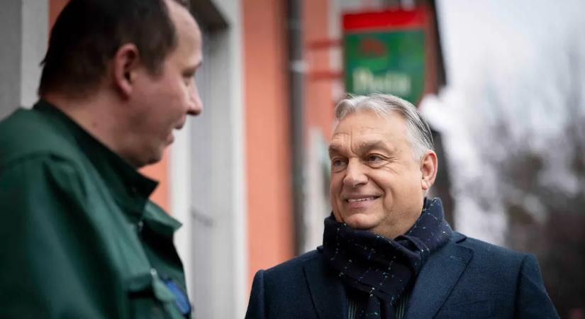 Orbán Viktor kézbesítette az első nemzeti petíciót