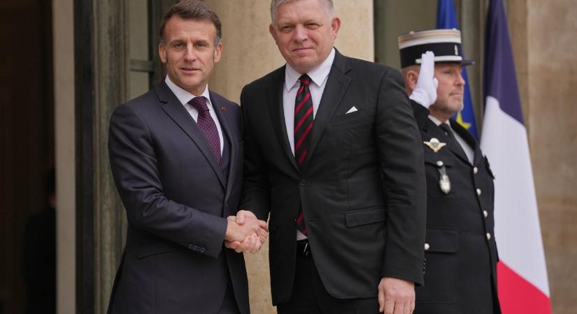 Fico az atomenergiáról és védelmi kérdésekről tárgyalt Macronnal