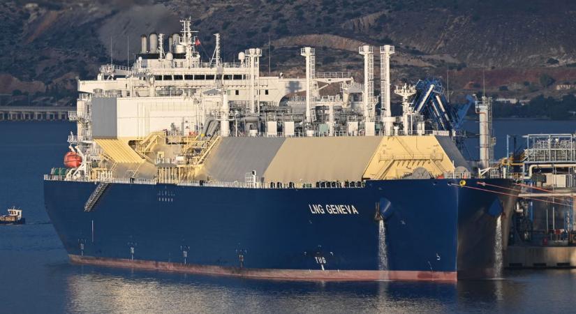 Most nevetnek csak igazán az oroszok az EU-n: visszafordulnak az amerikai LNG-hajók Európából, alig maradt gáz a tárolókban – 60 milliárd köbméter kell