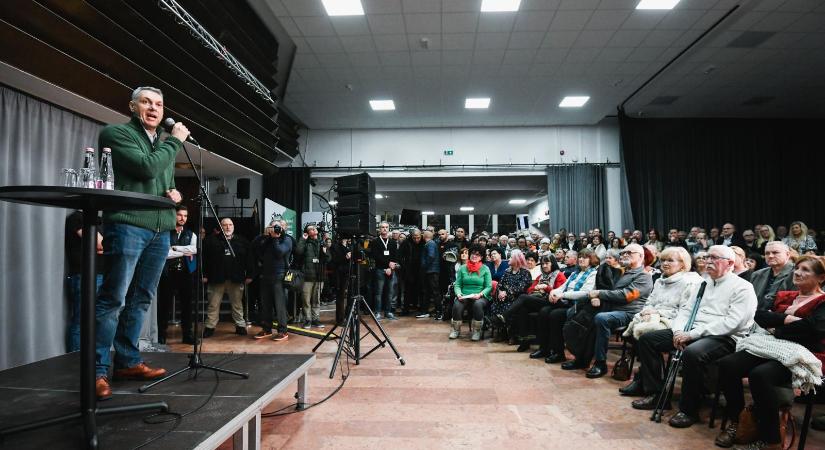 Lázár János piros lapot kapott, nem bocsátanak meg a romák