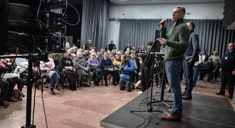 Azt kell eldönteni, ki képes a magyarok érdekeit megvédeni, hangsúlyozta Lázár János Gyöngyösön