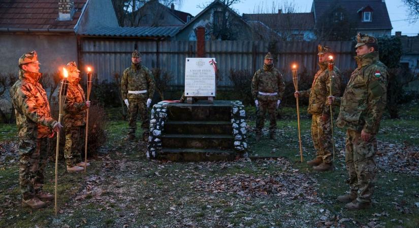 Csütörtök délután a Kegyeleti emlékparkban hajtottak fejet a Doni katasztrófában elhunyt hősök előtt