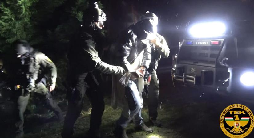 Szomszédját életveszélyesen fenyegető lövöldözőt fogott el a TEK a Balatonnál – videó