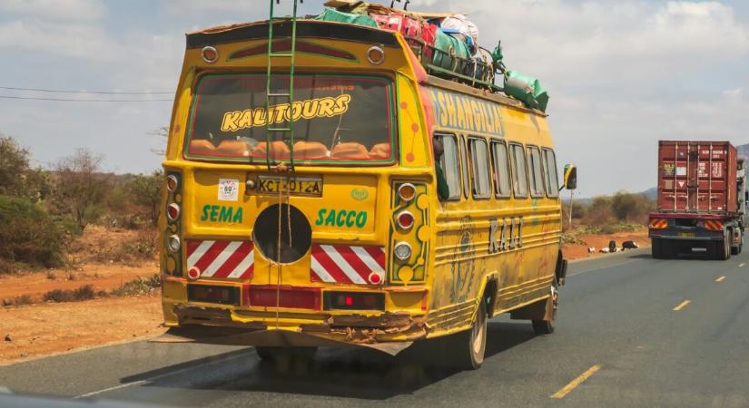 11-en vesztették életüket egy borzalmas autóbalesetben