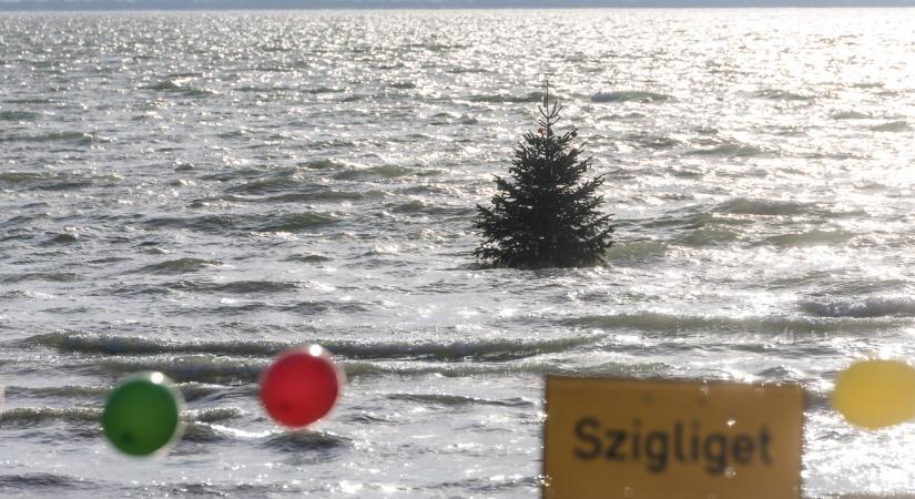 Nem lesz népszavazás arról, hogy december 24-e munkaszüneti nap legyen