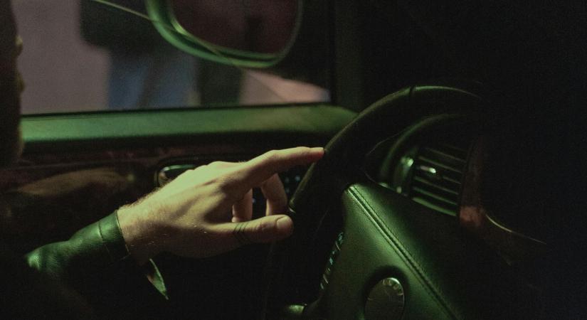 Kattant a bilincs: labilisan vezetett a sofőr, végül többféle drogot találtak a szervezetében