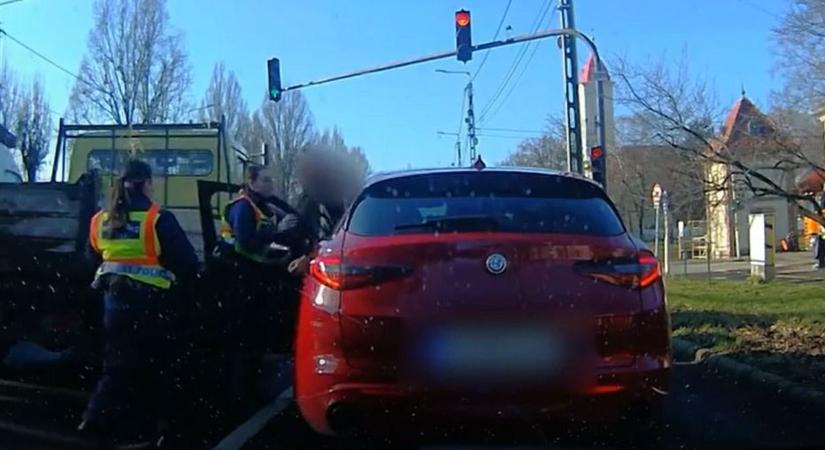 Autósüldözés Békéscsabán: a rendőrnő kirángatta a kocsijából a sofőrt (VIDEÓ)