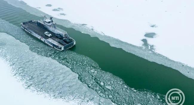 Újraindul a balatoni kompforgalom