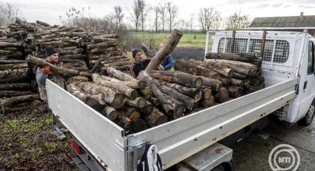 Nagy István: a fával fűtők számára is jár a kormány rezsistop döntéséből eredő energiaár-kompenzáció!