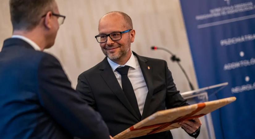 Annyi szakorvos ment el, hogy petícióban sürget osztálybezárásokat az ország legfontosabb pszichiátriai centrumának 40 orvosa