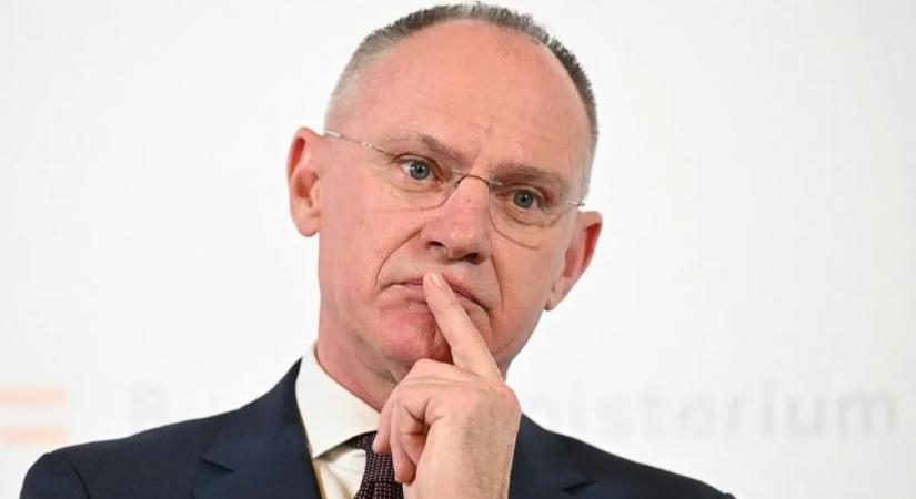 Az osztrák kormány azt sem tudja, miért fizet