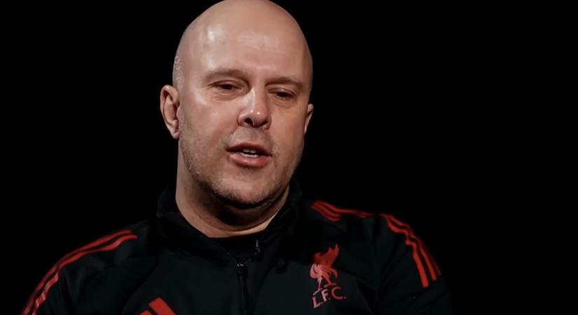 Kiszivárgott, hogy miért nem rúgja ki Arne Slotot a Liverpool FC