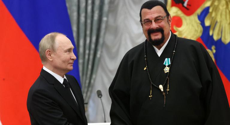 A Putyinhoz hűséges Steven Seagal eladja moszkvai villáját – így néz ki belülről a luxusingatlan