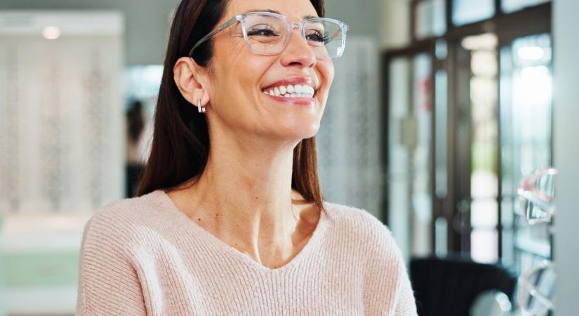 Szemüveg, ami fiatalít – így válassz igazán jól