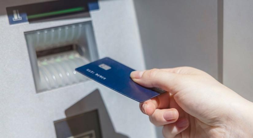 Sokan örülhetnek: fontos változás jön vasárnaptól a bankoknál