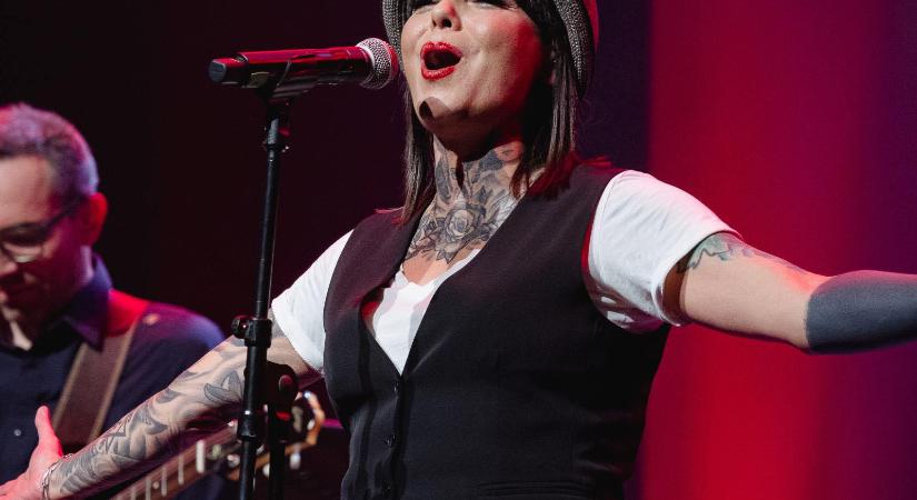 Oláh Ibolya: "Üzenem a Lázár úrnak, hogy veszek neki egy vécékefét, odaadom neki személyesen"