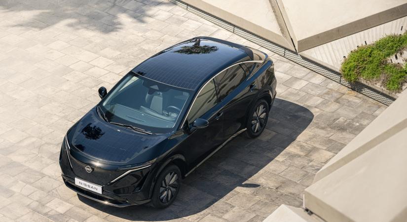Napelemekkel kap ingyen áramot a Nissan SUV-ja