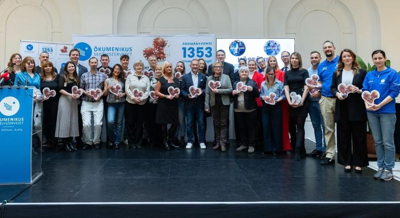 Hatszázezer ember összefogása