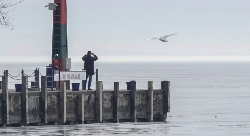 Extrém teljesítmény: 82 km-t futott a befagyott Balatonon