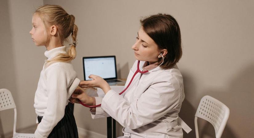 Csúcsra jár a járvány – óvodákban, iskolákban és idős otthonokban tarolt az influenza!