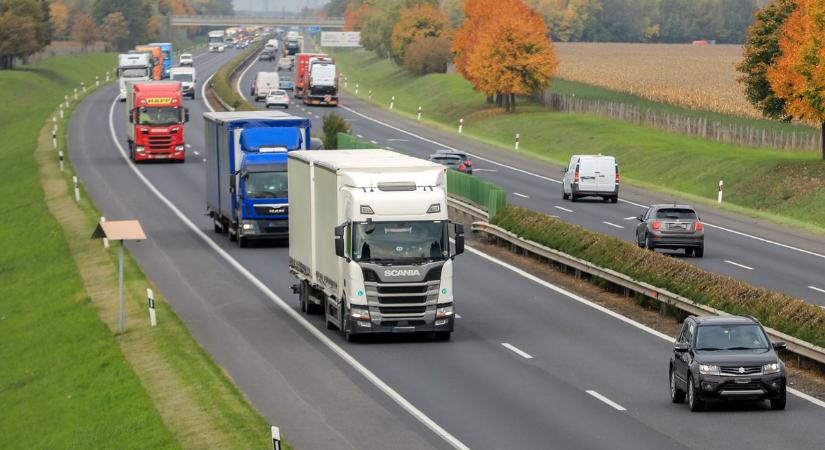 Hibás jármű állt meg az M1-es autópályán, nagy a torlódás