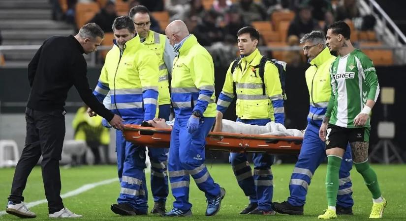 Megrémült a holland focilegenda, hordágyon vitték le a pályáról a fiát – videó