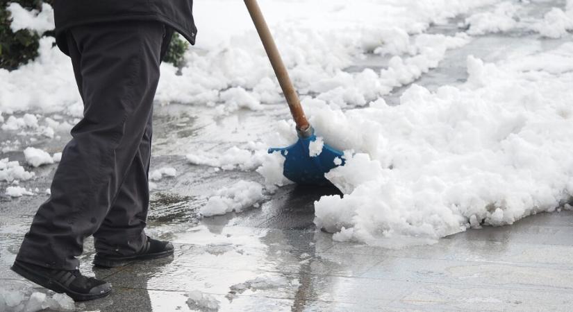 Templomi hólapátolás közben hunyt el egy nyugalmazott rendőr