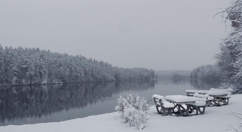 Meghalt egy 23 éves vadász, miközben megpróbálta kimenteni kutyáját a jeges tóból