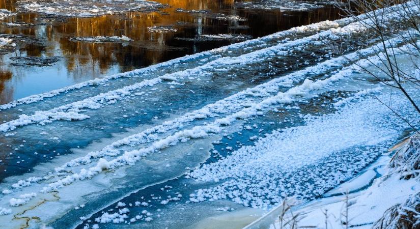 Borús, nyirkos péntek vár ránk: Helyenként havazás és ónos eső nehezítheti a közlekedést