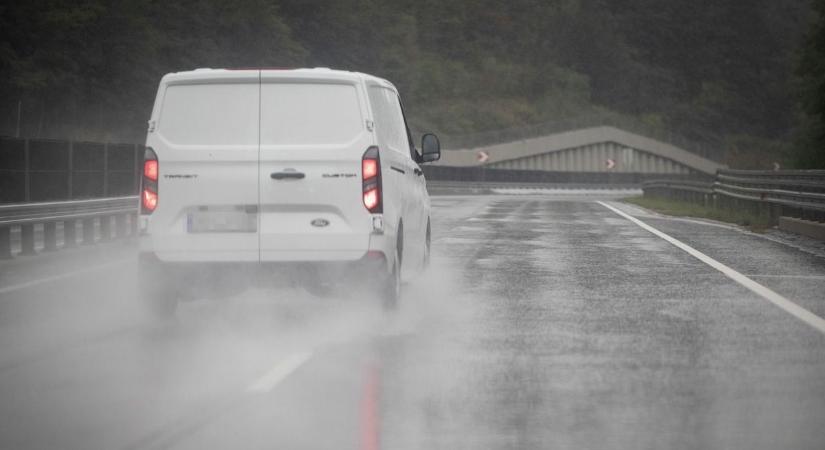 Nem kegyelmez az időjárás Baranyában: szürkeség és eső és kínzó kettős front