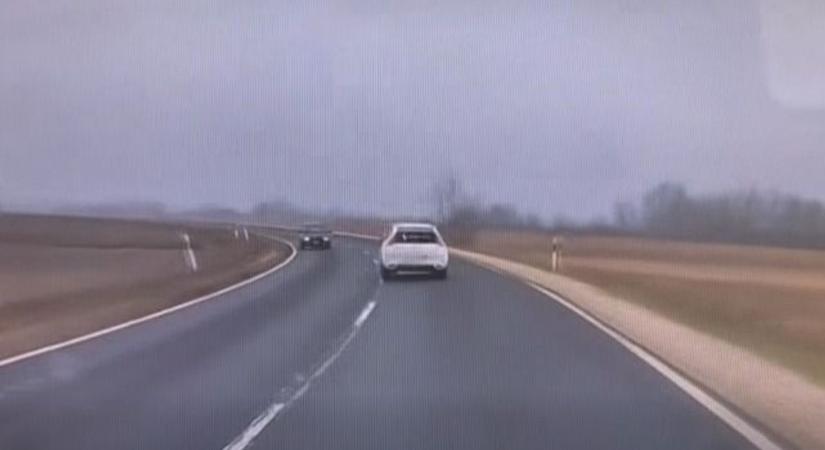 Egy pillanat alatt elszabadult a pokol: brutális balesetet rögzített egy fedélzeti kamera – videó