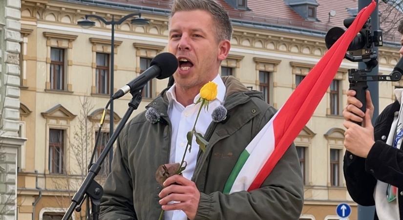 Borkai, Dézsi és Fekete elvtársaknak üzent Magyar Péter