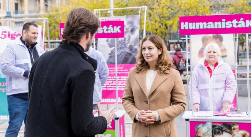 A Humanisták is bedobták a törülközőt, inkább kívülről szorítanak a kormányváltásért