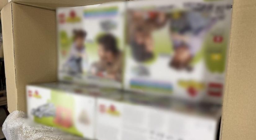 Felnyitották a Hollandiából érkező legókat, játékok helyett 106 millió forintnyi drog volt a dobozokban