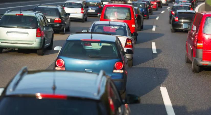 Figyelem, autósok: baleset Deszknél, torlódás Biatorbágynál