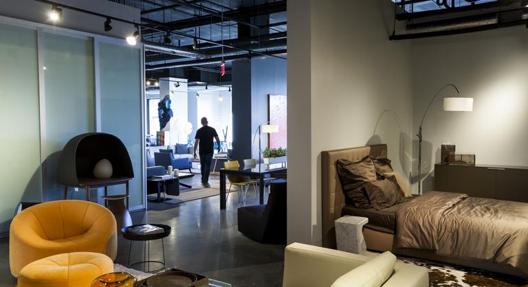 Otthonuk berendezésére spórolták össze a pénzt, de végül csak egy üzletember „nyaralását” finanszírozták