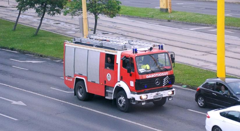 Két autó ütközött a 47-es főúton Székkutas közelében, az egyik autó az árokba csapódott