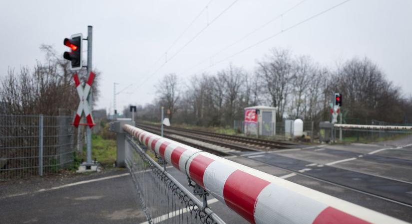 Vasúti átjáróban történt baleset Cikón