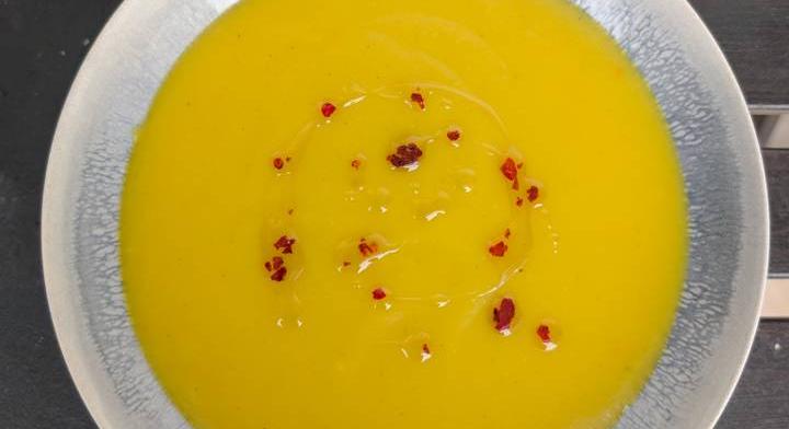 Krémes krumplileves kurkumával és friss citrommal: finom és egészséges