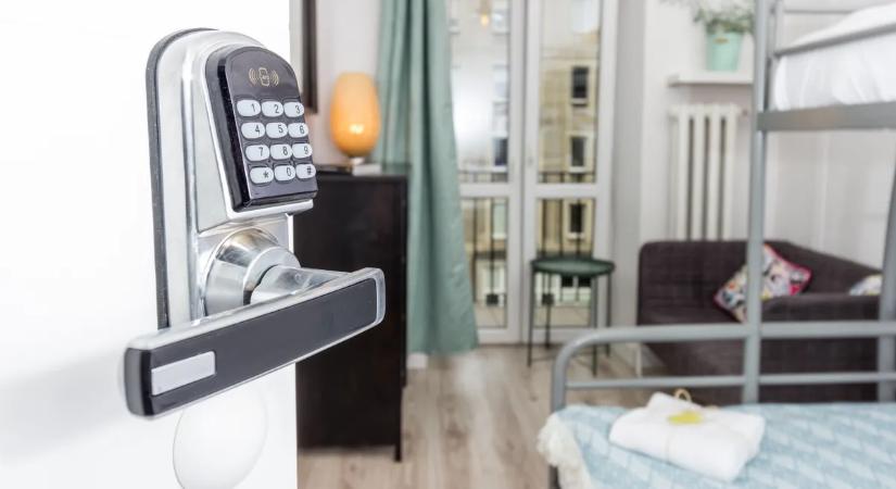 Biztonságban a hotelszobában: trükkök, hogy nyugodtan pihenj