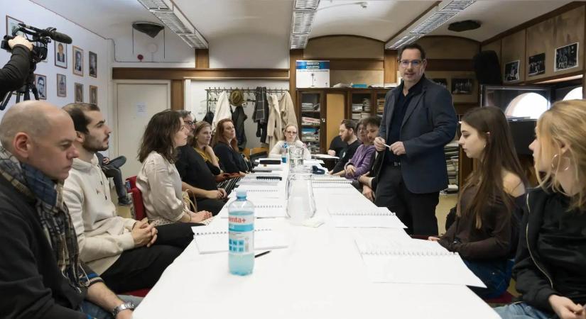 Teljesen idegenek – Barnák László rendezésében készül a Szegedi Nemzeti új bemutatója