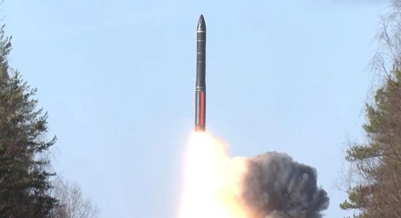 Nukleáris fegyverkezési versenybe sodródhat az Egyesült Államok és Oroszország