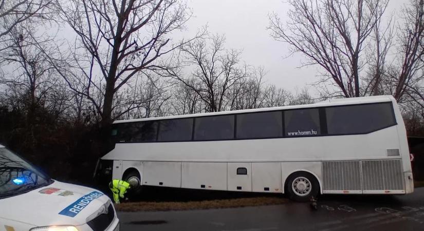 Szörnyű buszbaleset Orosházán – nyolc utas kórházban