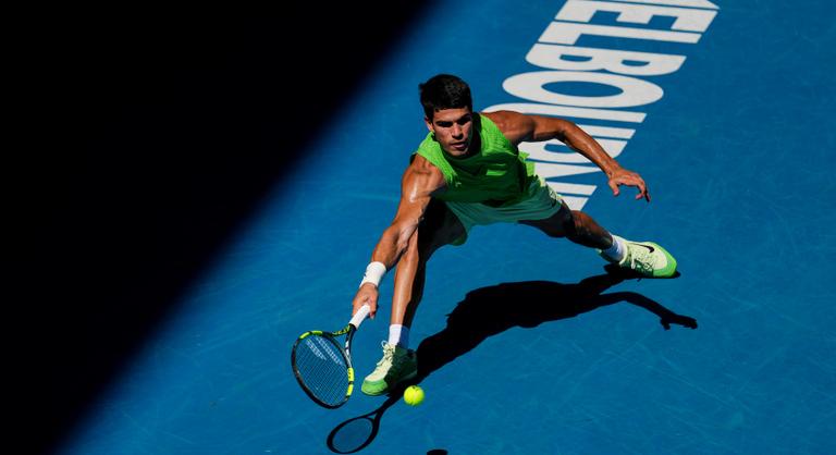 Kétszettes előnyről került Alcaraz torkára a kés, mégis döntőt játszhat Melbourne-ben