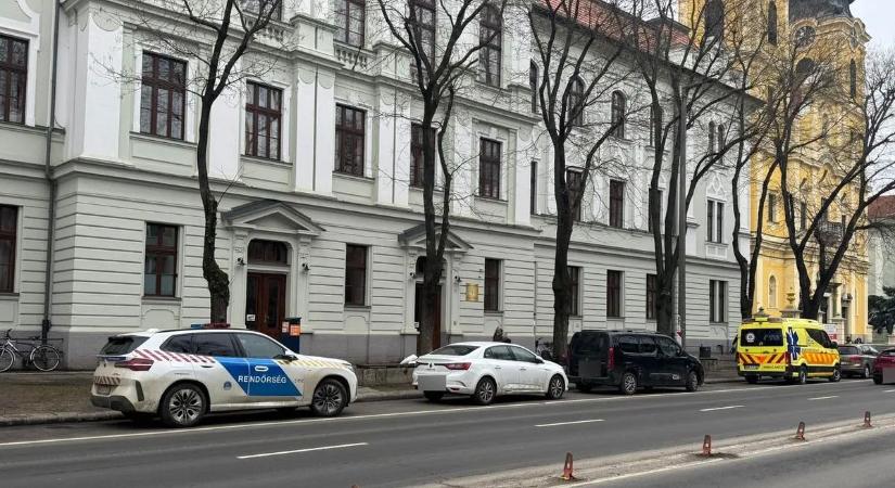 Bombariadó van több debreceni iskolában