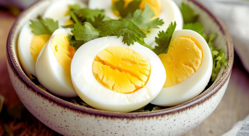 Így készül a tökéletes főtt tojás a profi szakácsok szerint – forrás után jön a trükk