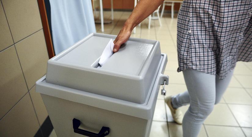 Nem lesz népszavazás a december 24-i munkaszüneti napról